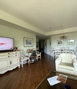 Housekeeper in Mississauga - High dusting and windows. Cleaning outside of kitchen cabinets and appliances