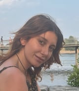 Nanny/Babysitter in Pointe-Claire - Joudy F.