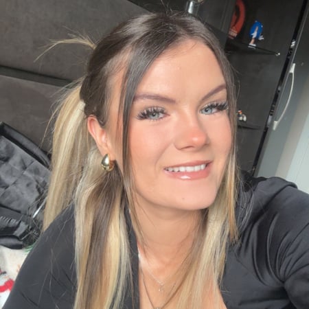 Housekeeper in Victoria - Victoria S.