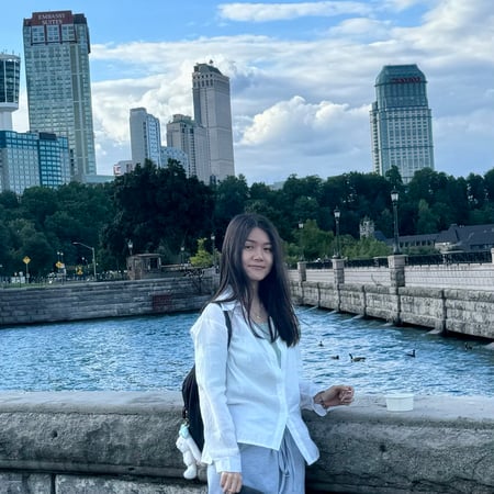 Nanny/Babysitter in London - Hay Thi S.