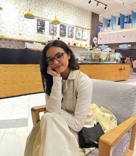 Nanny/Babysitter in Laval - Yesmeen B.